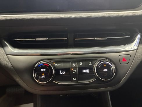 Used 2025 Buick Envista Preferred FWD image 21