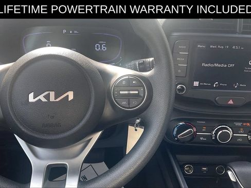 Used 2025 Kia Soul LX w/ LX Technology Package FWD image 17
