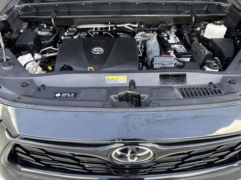 Used 2022 Toyota Highlander L image 27