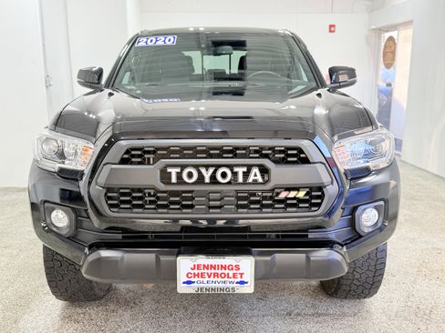 Used 2020 Toyota Tacoma TRD Off-Road image 2