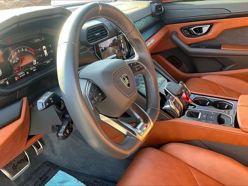 Used 2022 Lamborghini Urus image 18