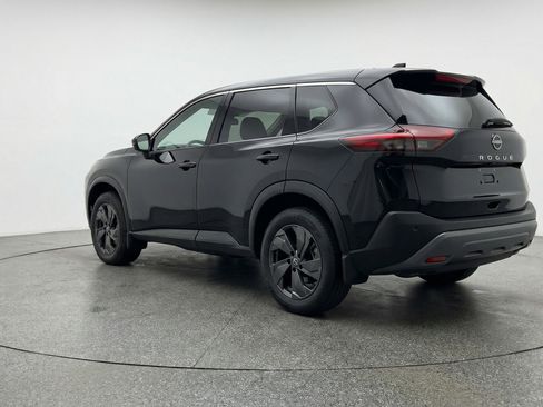 Used 2025 Nissan Rogue SV FWD image 6