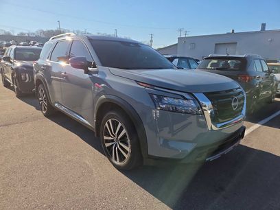 Used 2025 Nissan Pathfinder Platinum