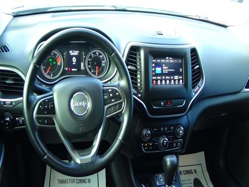 Used 2020 Jeep Cherokee Latitude Plus w/ Cold Weather Group FWD image 13