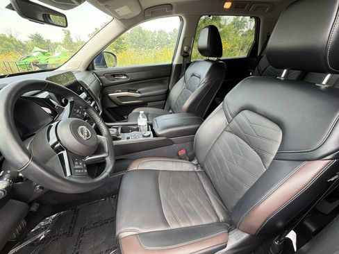 Certified 2024 Nissan Pathfinder Platinum w/ Cargo Package AWD/4WD image 13