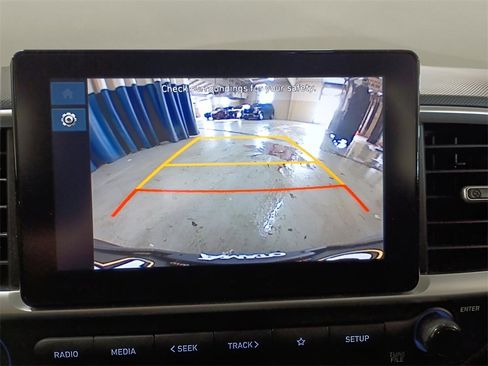 Used 2024 Hyundai Venue SEL image 19