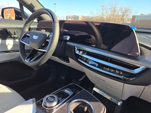 New 2026 Cadillac Lyriq Premium Luxury image 9