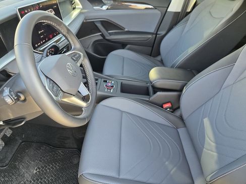 New 2026 Volkswagen Tiguan SE R-Line image 9