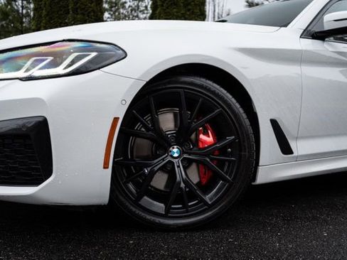 Used 2023 BMW 530i w/ M Sport Package image 4