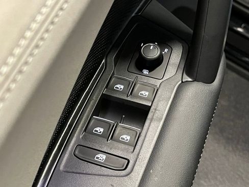 New 2026 Volkswagen Tiguan SE image 18