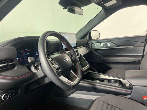 Used 2025 Ford Explorer ST-Line w/ ST-Line Street Pack AWD/4WD image 20