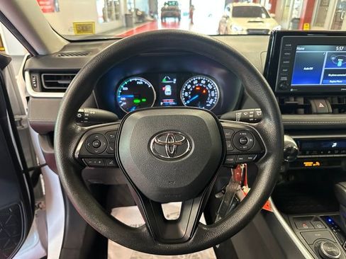 Used 2021 Toyota RAV4 LE image 19