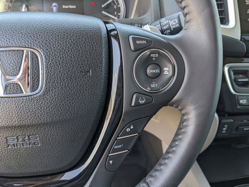 Used 2018 Honda Pilot Touring image 34