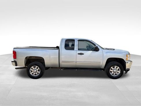 Used 2013 Chevrolet Silverado 2500 LT w/ Interior Plus Package AWD/4WD image 2