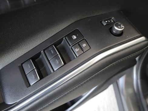 Used 2024 Toyota Highlander Platinum AWD/4WD image 12