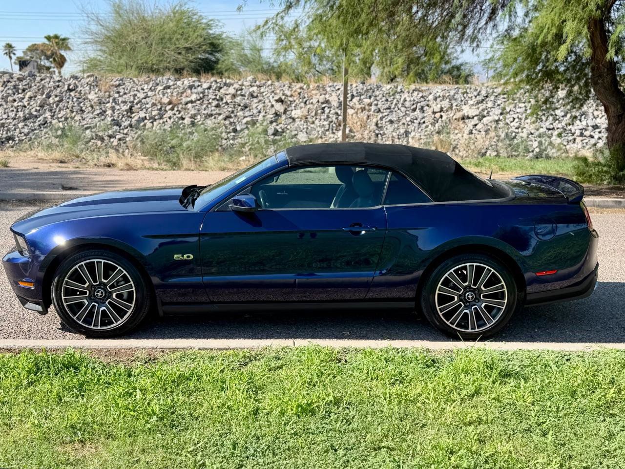 Used 2012 Ford Mustang GT Premium w/ Security Pkg RWD image 3