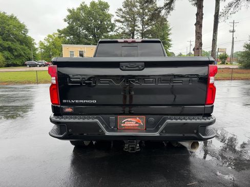Used 2020 Chevrolet Silverado 2500 High Country w/ Technology Package AWD/4WD image 3
