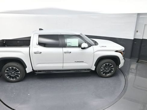 Used 2025 Toyota Tundra Limited AWD/4WD image 19