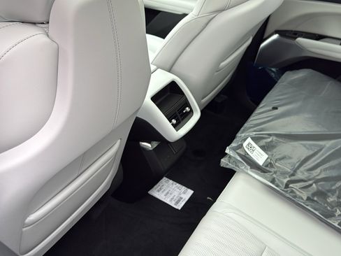 New 2026 Cadillac Lyriq Premium Luxury image 30