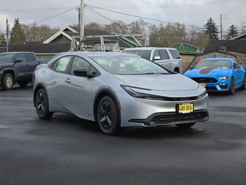 New 2026 Toyota Prius LE image 2