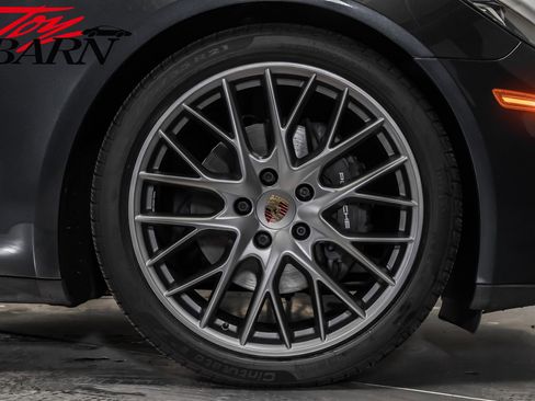 Used 2018 Porsche Panamera 4 image 16