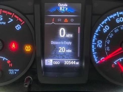 Used 2022 Toyota Tacoma SR w/ SR Convenience Package RWD image 21