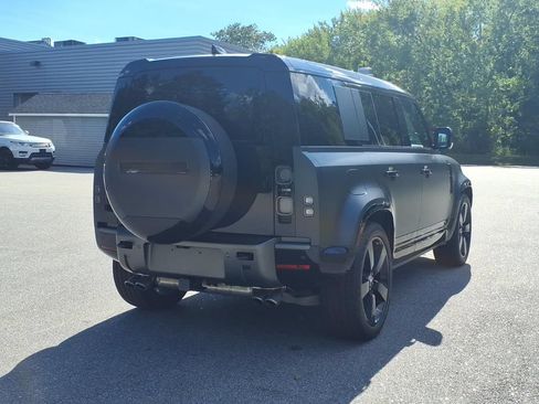Used 2025 Land Rover Defender 110 V8 AWD/4WD image 5
