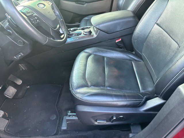 Used 2017 Ford Explorer Limited w/ Equipment Group 303A AWD/4WD image 18