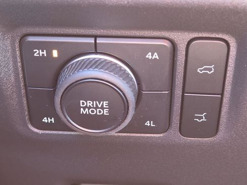 Used 2025 Ford Expedition Active AWD/4WD image 27
