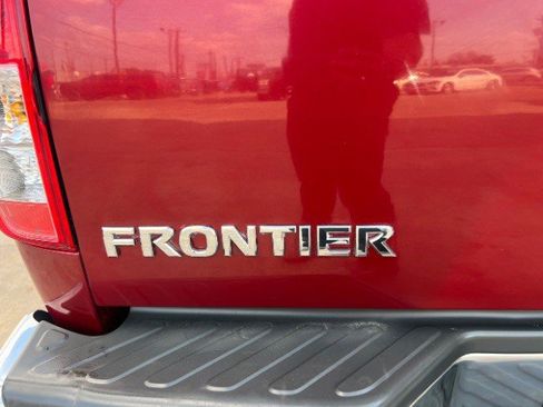 Used 2017 Nissan Frontier SV image 15