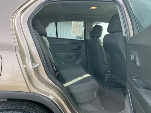 Used 2018 Chevrolet Trax LS image 34