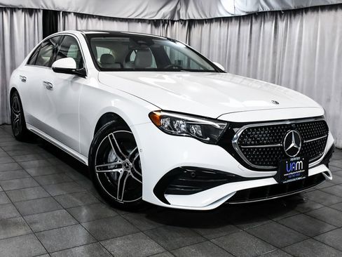 Used 2025 Mercedes-Benz E 450 4MATIC Sedan image 3