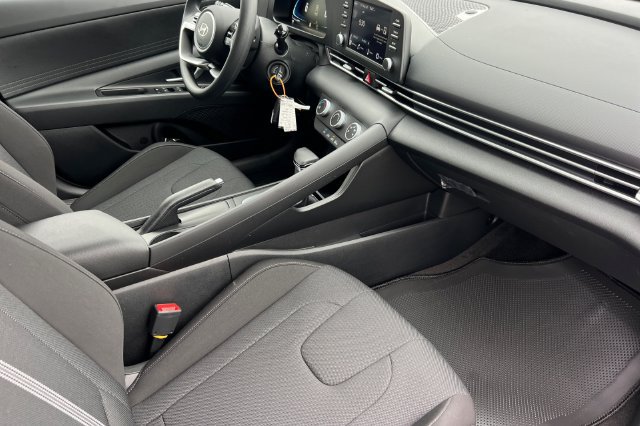 New 2026 Hyundai Elantra SE FWD image 14