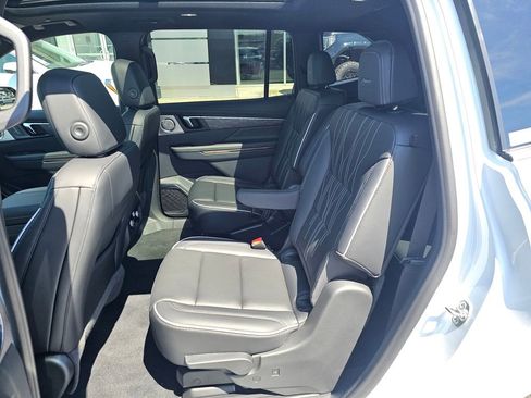 New 2026 Buick Enclave Avenir w/ Super Cruise Package AWD/4WD image 18