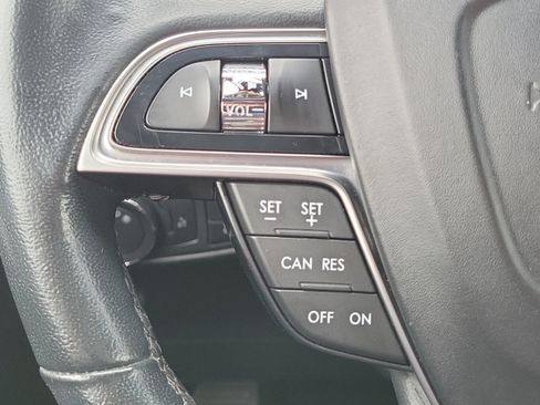 Used 2019 Lincoln Nautilus Premier AWD/4WD image 21