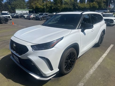 Used 2023 Toyota Highlander XSE image 1