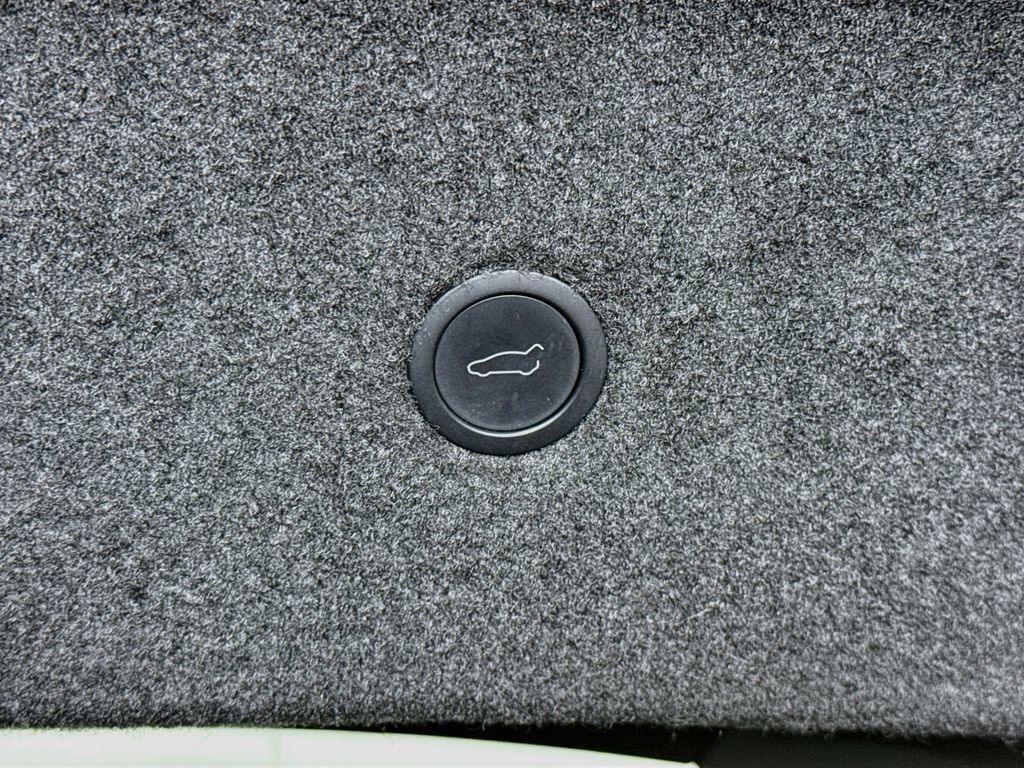 Used 2022 Tesla Model S AWD/4WD image 29