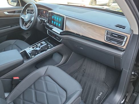 Used 2026 Volkswagen Atlas SE w/ Panoramic Sunroof Package FWD image 32