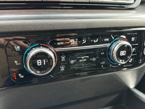 Used 2023 GMC Sierra 1500 SLT w/ SLT Premium Plus Package image 27