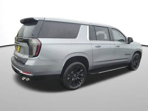 New 2025 Chevrolet Suburban Premier image 6