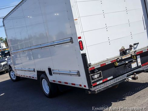 Used 2021 Ford E-350 and Econoline 350 Super Duty RWD image 8