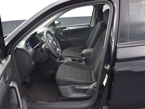 Used 2022 Volkswagen Tiguan S image 9