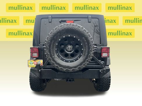 Used 2015 Jeep Wrangler Unlimited Sahara w/ Dual Top Group image 27