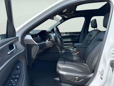 New 2025 Jeep Grand Cherokee Limited 4xe image 25