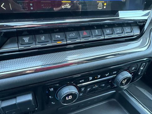 Used 2025 Chevrolet Silverado 2500 ZR2 w/ Technology Package AWD/4WD image 40