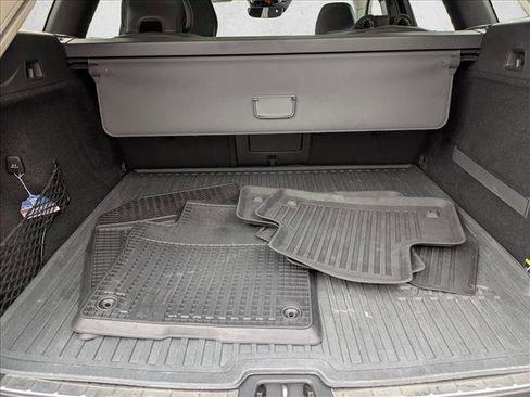 Used 2019 Volvo XC60 T6 Momentum w/ Protection Package Premier image 17