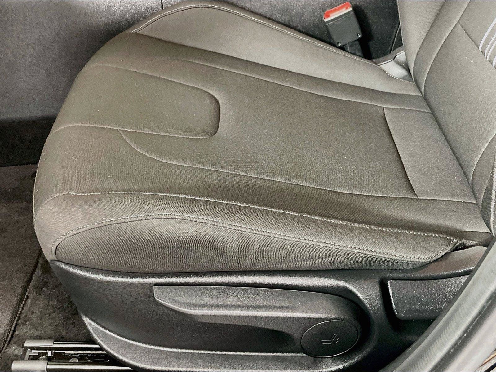 Certified 2025 Hyundai Elantra SEL FWD image 23