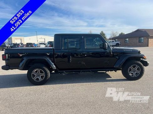 Used 2022 Jeep Gladiator Willys image 7