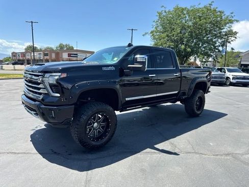 Used 2024 Chevrolet Silverado 3500 High Country w/ High Country Premium Package AWD/4WD image 3
