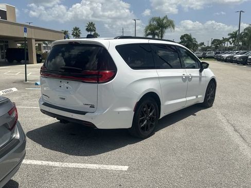 Used 2023 Chrysler Pacifica Limited w/ Uconnect Theater Family Group AWD/4WD image 6